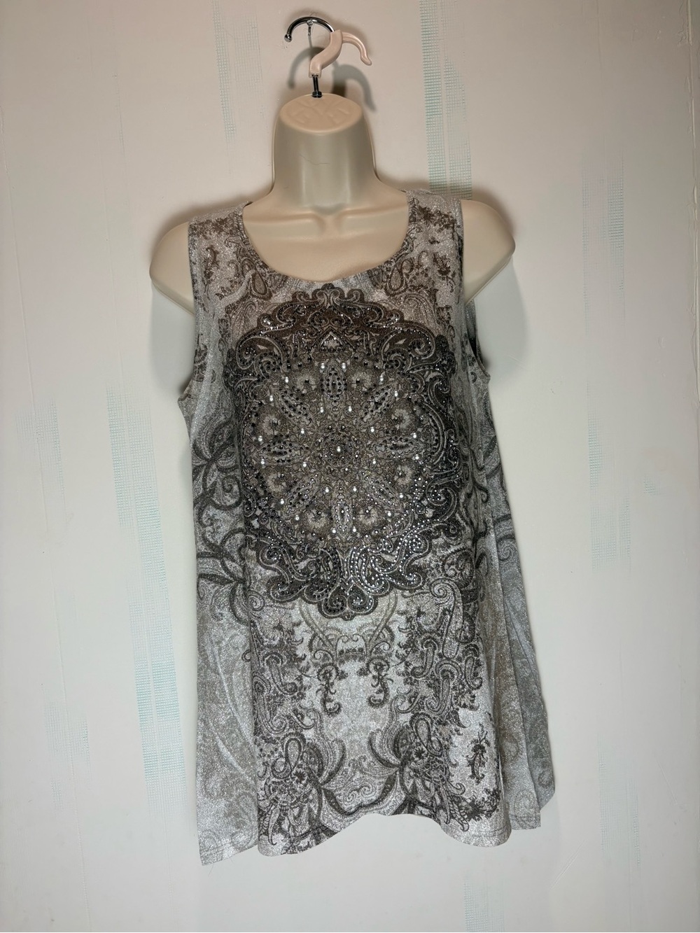 dressbarn Metallic Silver Gray Mandala Embellished Sleeveless Tank Y2K Style L